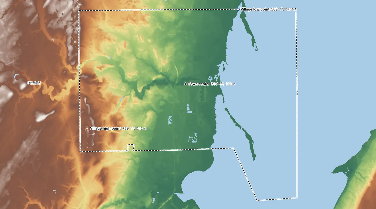 Topographic elevation map of Suamico, Wisconsin, shaded from 580 ft on the northeast side to 780 ft on the southwest side